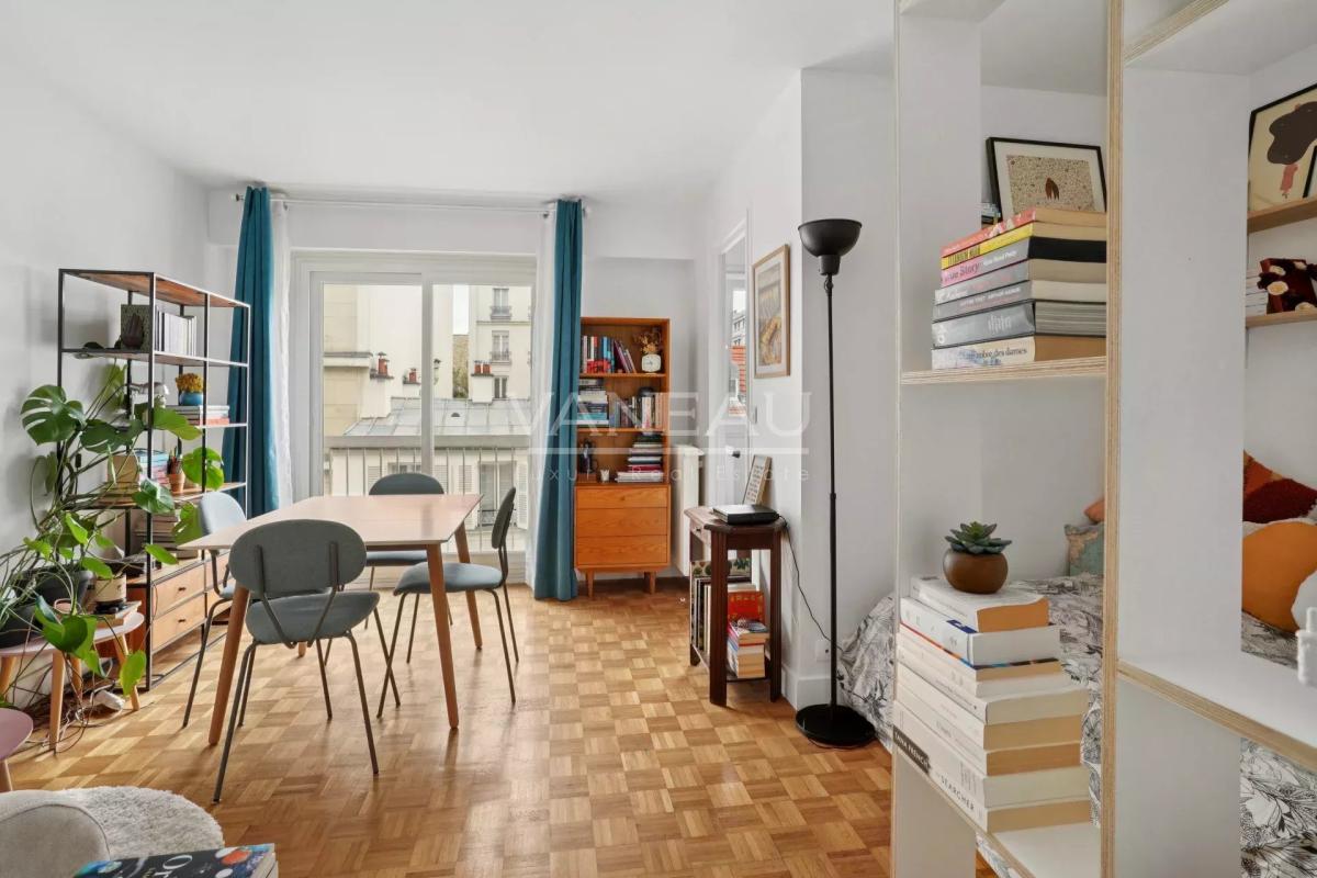 Paris XVe - Sèvres Lecourbe / Blomet : Studio calme et lumineux