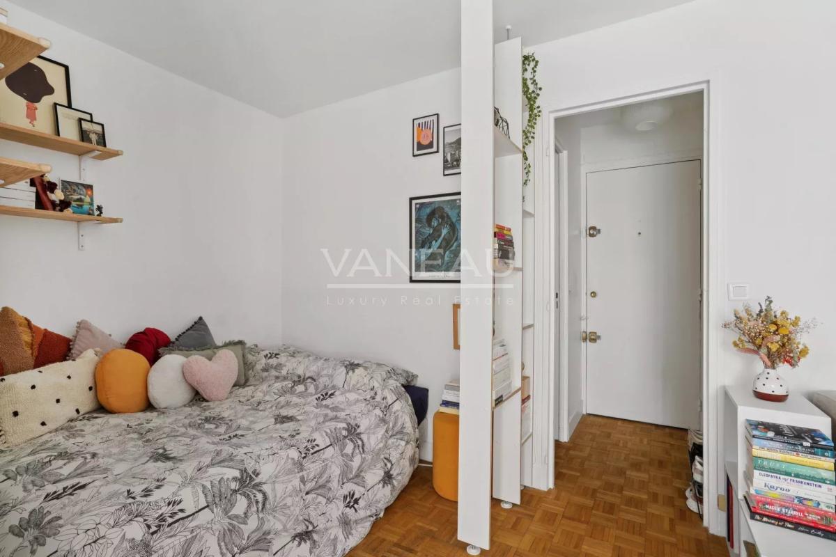 Paris XVe - Sèvres Lecourbe / Blomet : Studio calme et lumineux