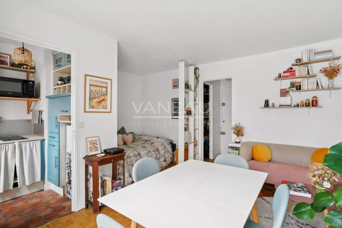 Paris XVe - Sèvres Lecourbe / Blomet : Studio calme et lumineux