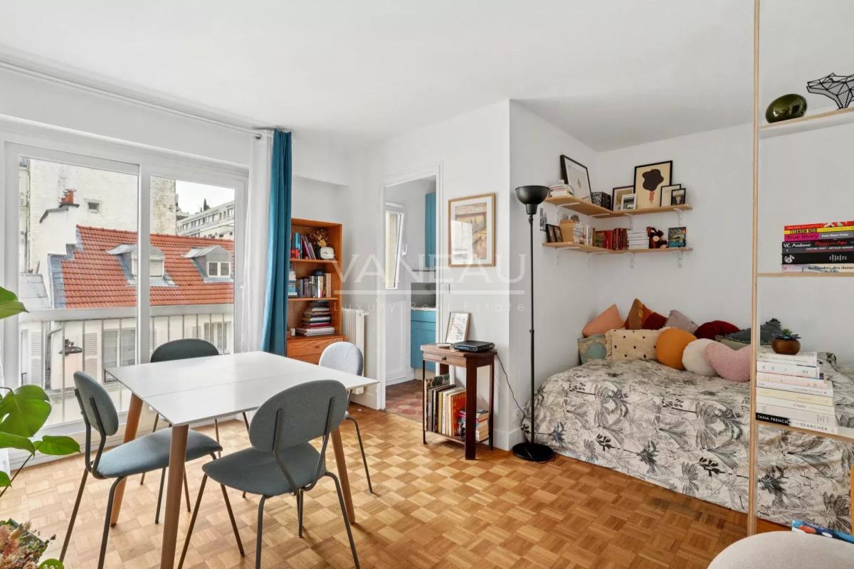 Paris XVe - Sèvres Lecourbe / Blomet : Studio calme et lumineux