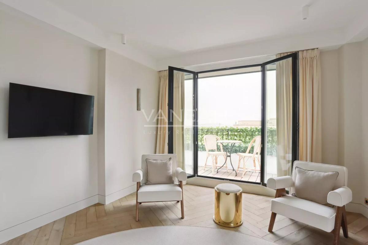 PARIS XVIe - Trocadéro - Vue Panoramique, étage élevé.