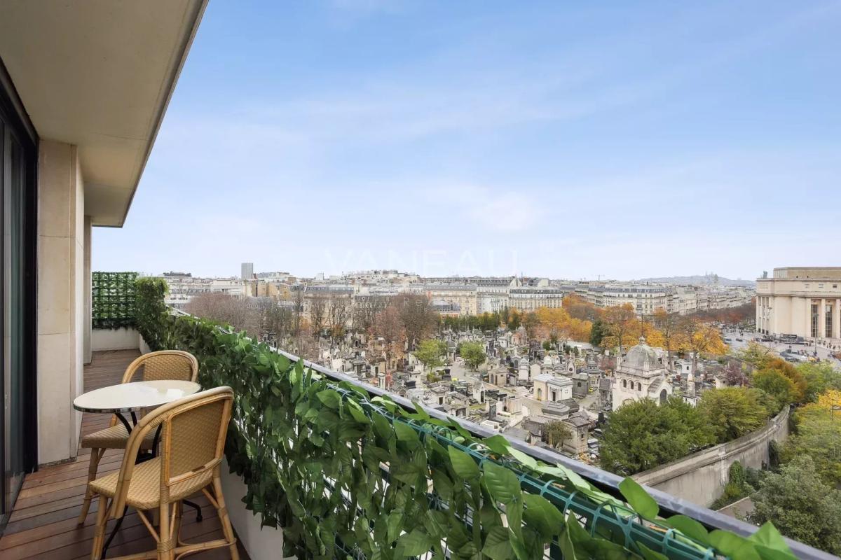 PARIS XVIe - Trocadéro - Vue Panoramique, étage élevé.