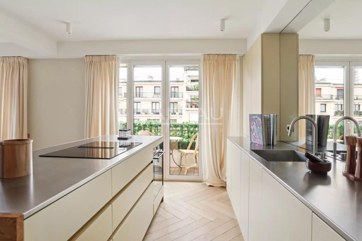 PARIS XVIe - Trocadéro - Vue Panoramique, étage élevé.