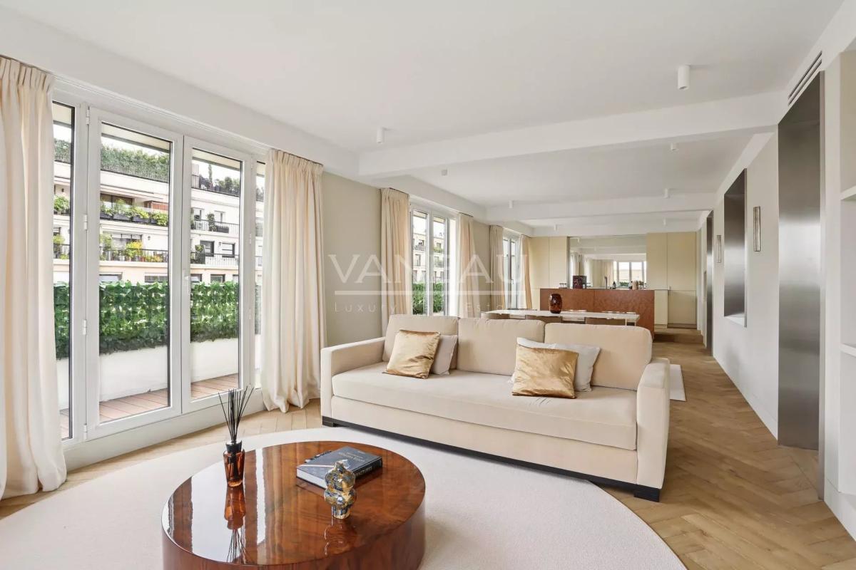 PARIS XVIe - Trocadéro - Vue Panoramique, étage élevé.