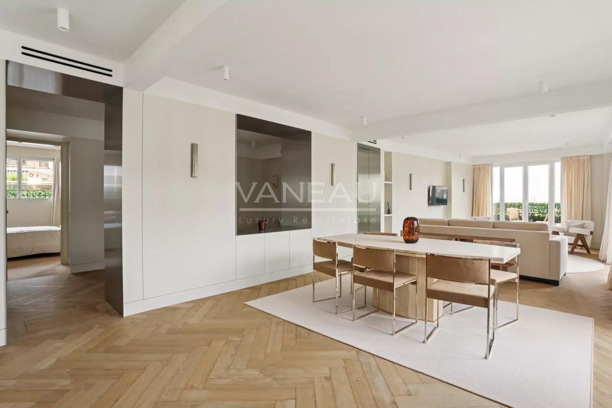 PARIS XVIe - Trocadéro - Vue Panoramique, étage élevé.