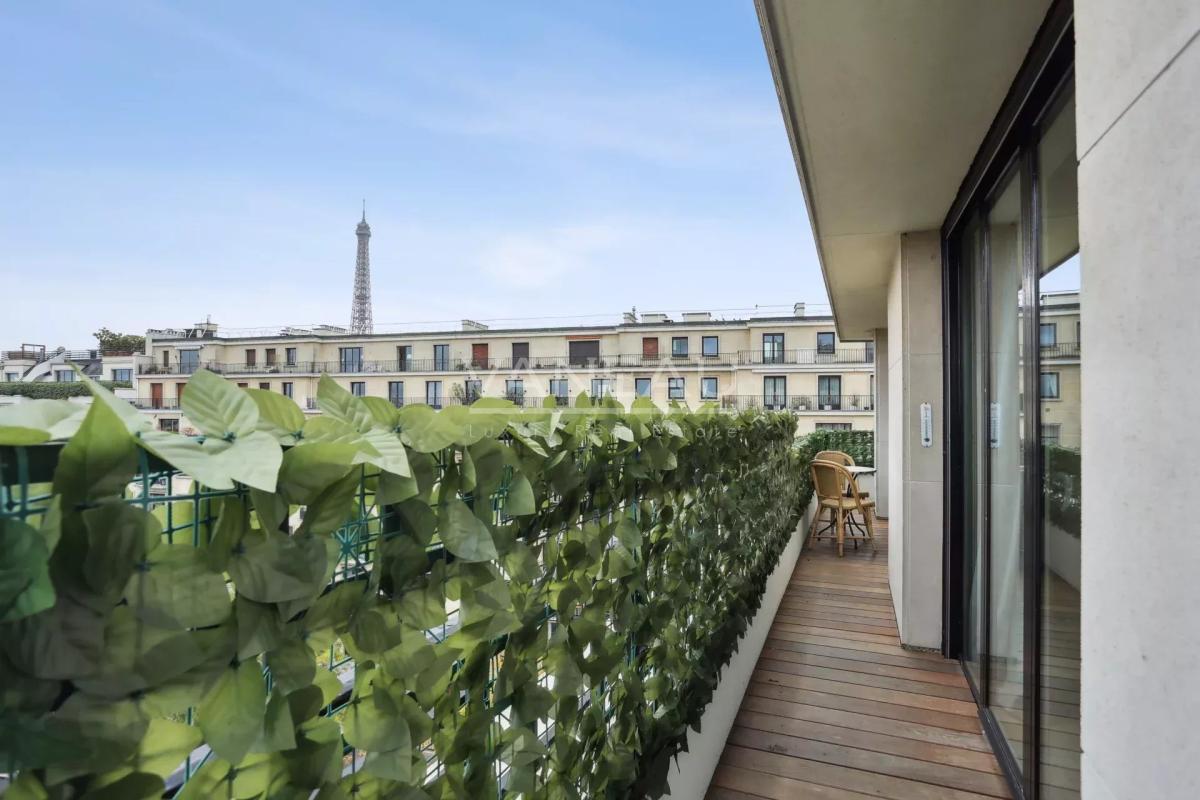 PARIS XVIe - Trocadéro - Vue Panoramique, étage élevé.