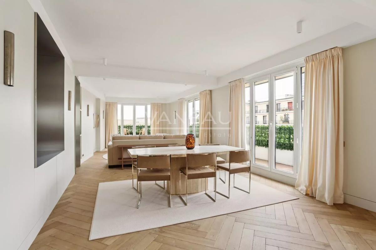 PARIS XVIe - Trocadéro - Vue Panoramique, étage élevé.