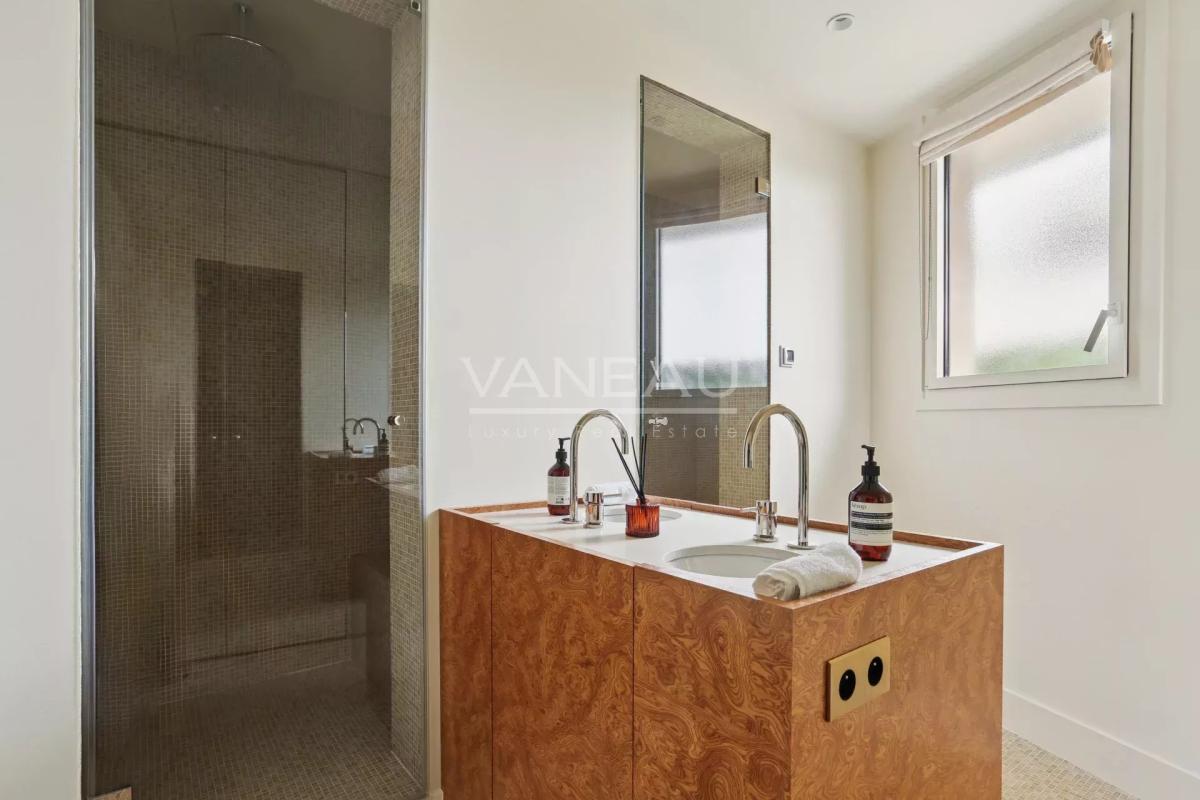 PARIS XVIe - Trocadéro - Vue Panoramique, étage élevé.