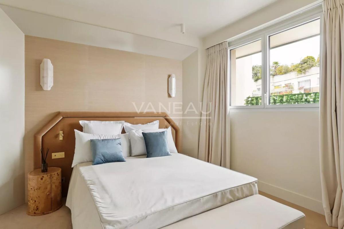 PARIS XVIe - Trocadéro - Vue Panoramique, étage élevé.