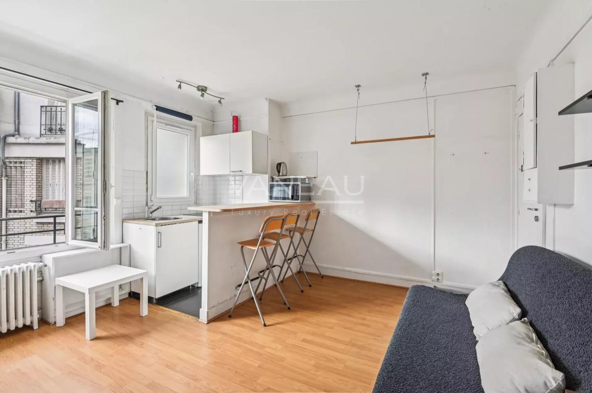 PARIS XVIIIe - Guy Moquet / rue Championnet - Studio lumineux et