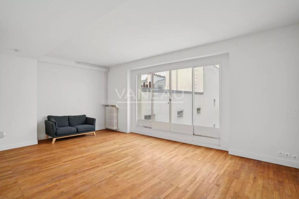 Paris XIVe - studio  lumineux avec balcon et vue dégagée