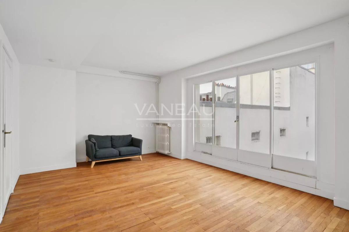 Paris XIVe - studio  lumineux avec balcon et vue dégagée