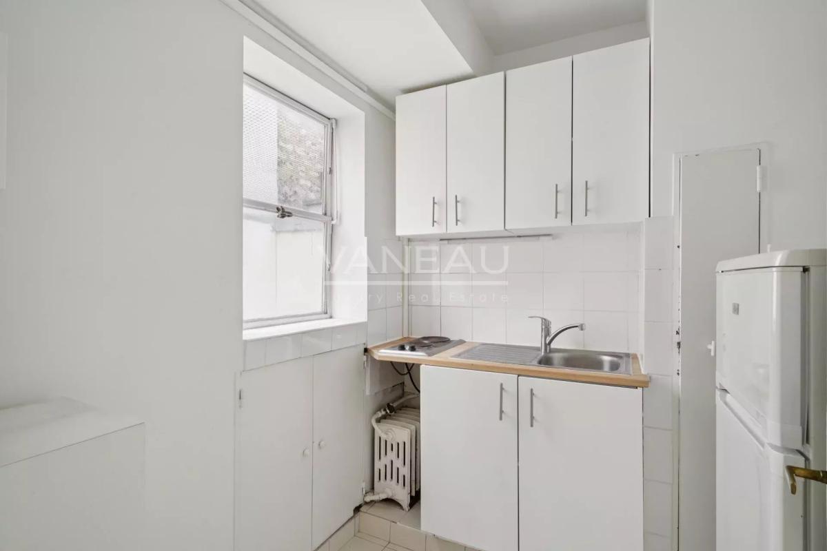 Paris XIVe - studio  lumineux avec balcon et vue dégagée