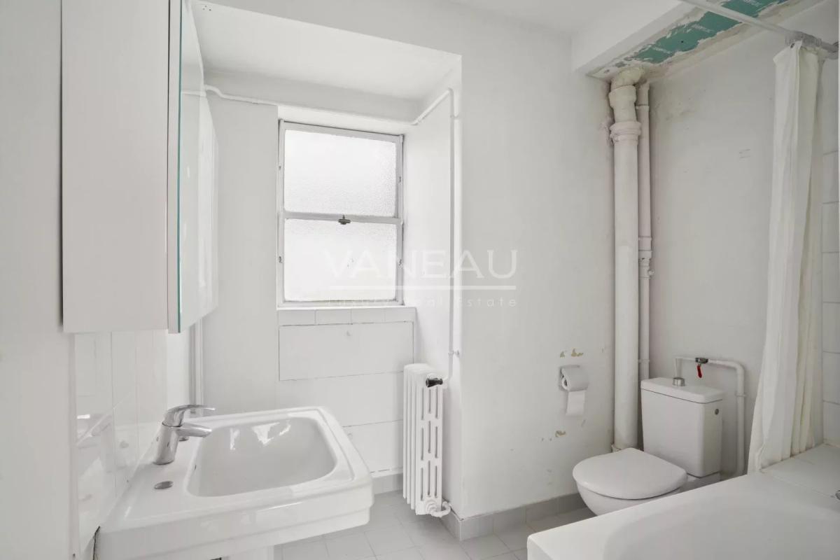 Paris XIVe - studio  lumineux avec balcon et vue dégagée