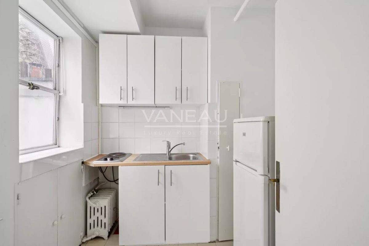 Paris XIVe - studio  lumineux avec balcon et vue dégagée