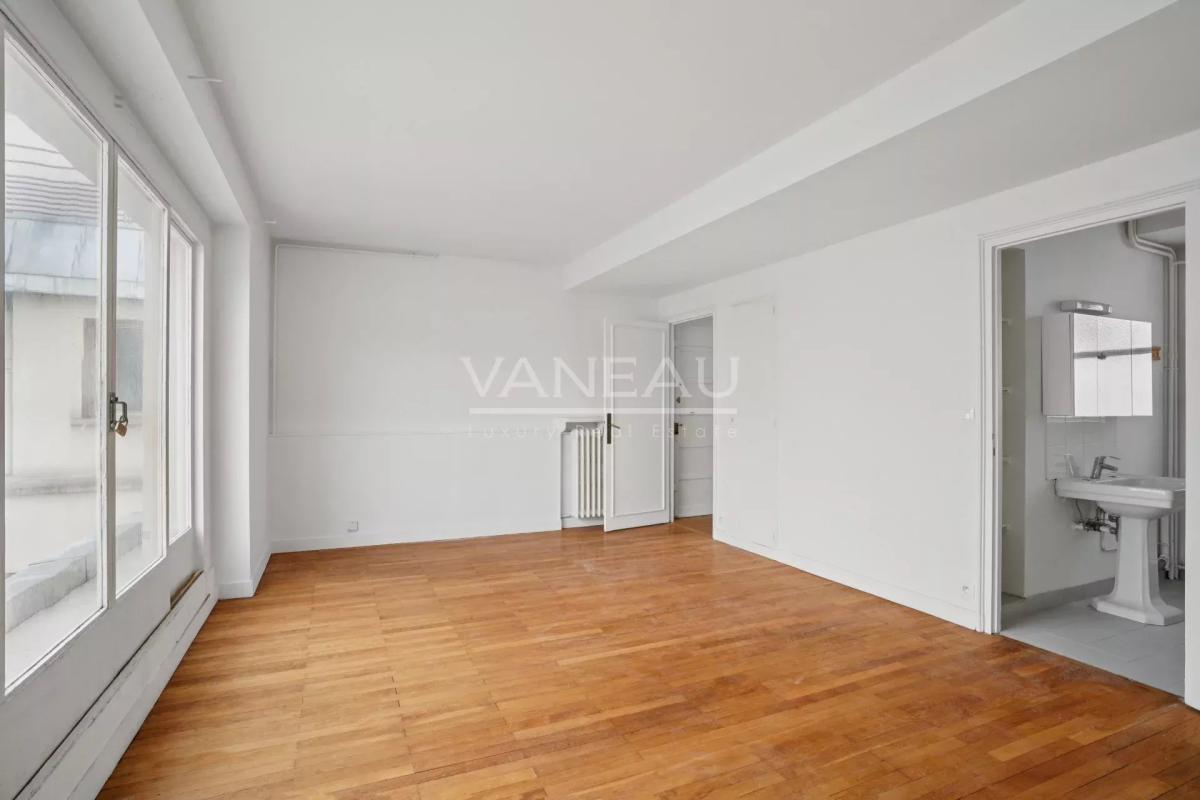 Paris XIVe - studio  lumineux avec balcon et vue dégagée