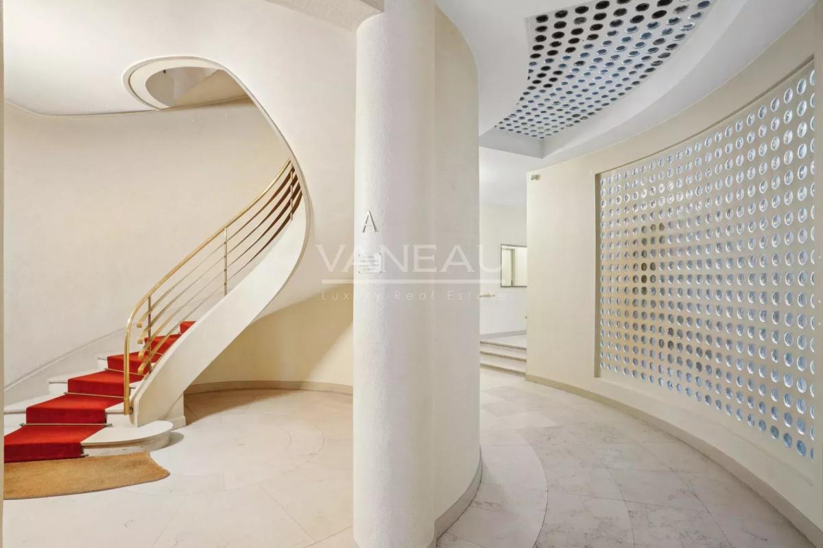 Paris XIVe - studio  lumineux avec balcon et vue dégagée