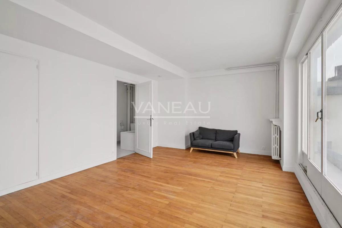 Paris XIVe - studio  lumineux avec balcon et vue dégagée