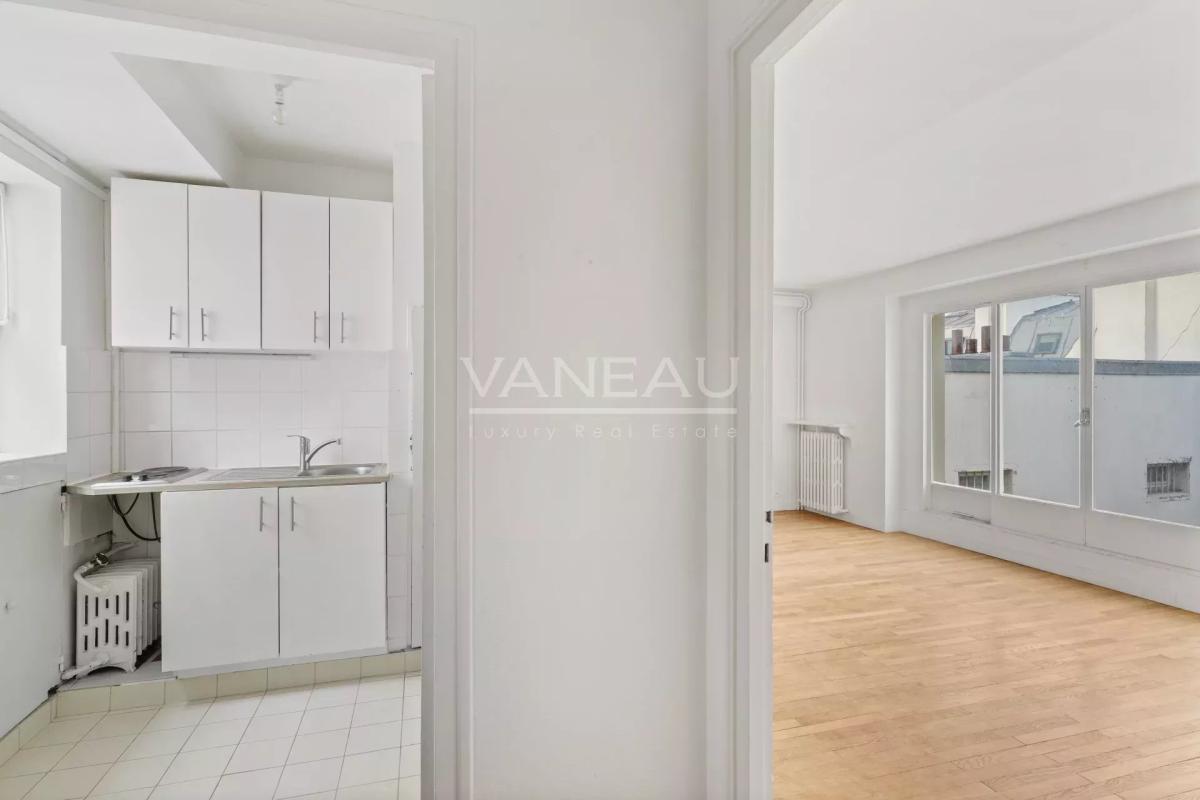 Paris XIVe - studio  lumineux avec balcon et vue dégagée