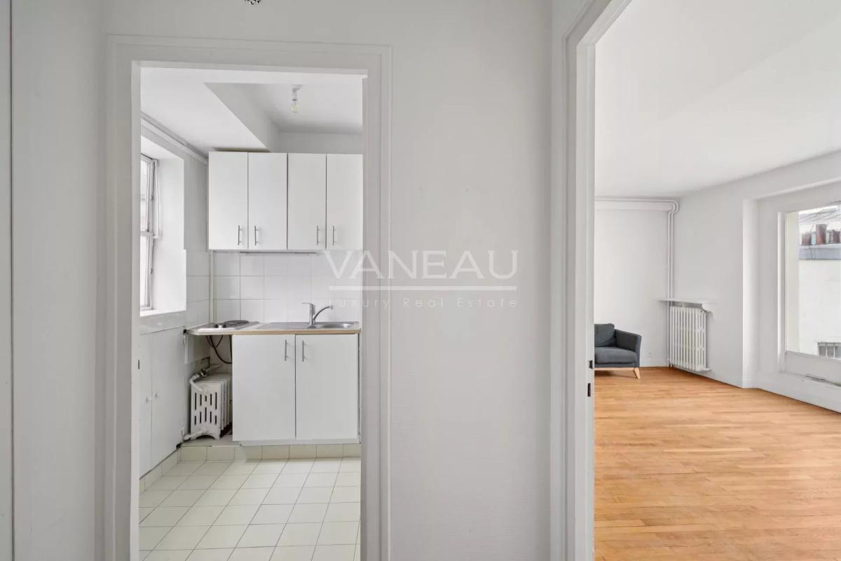 Paris XIVe - studio  lumineux avec balcon et vue dégagée