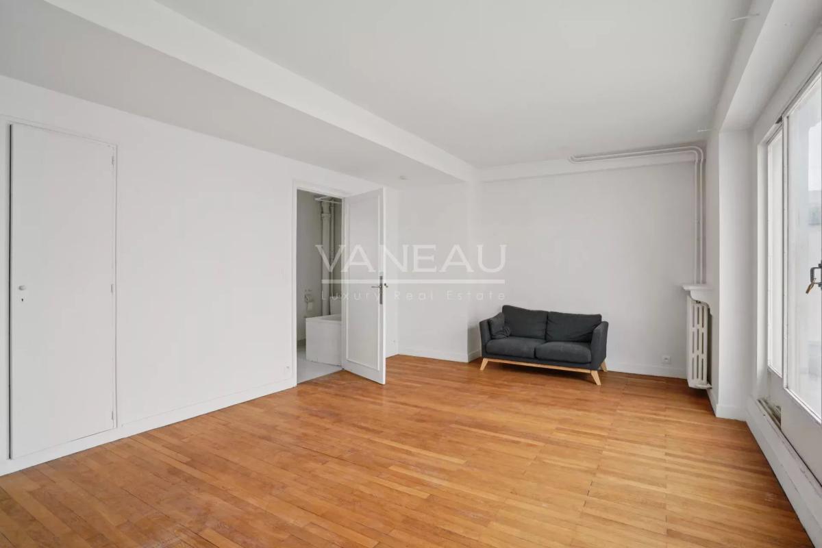 Paris XIVe - studio  lumineux avec balcon et vue dégagée