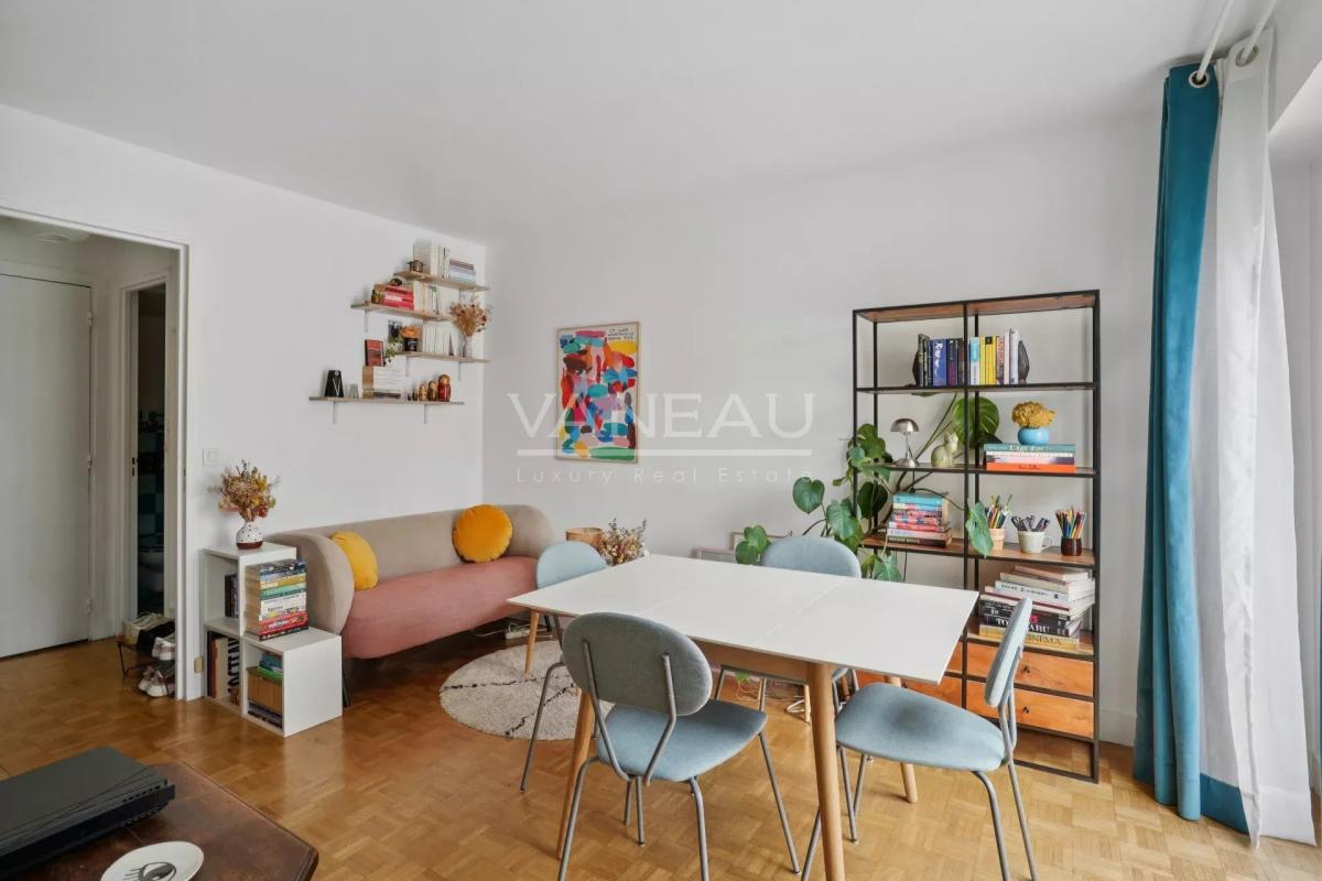 Paris XVe - Sèvres Lecourbe / Blomet : Studio calme et lumineux