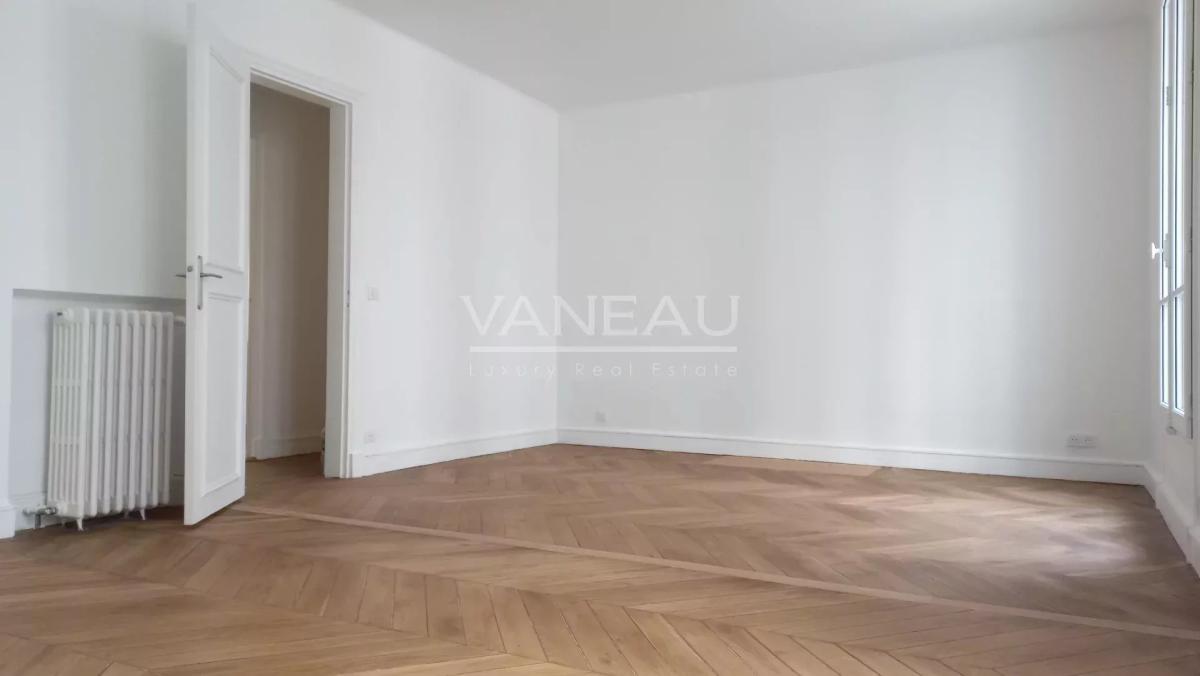 PARIS XVI - Appartement deux pièces entièrement rénové - Amiral 