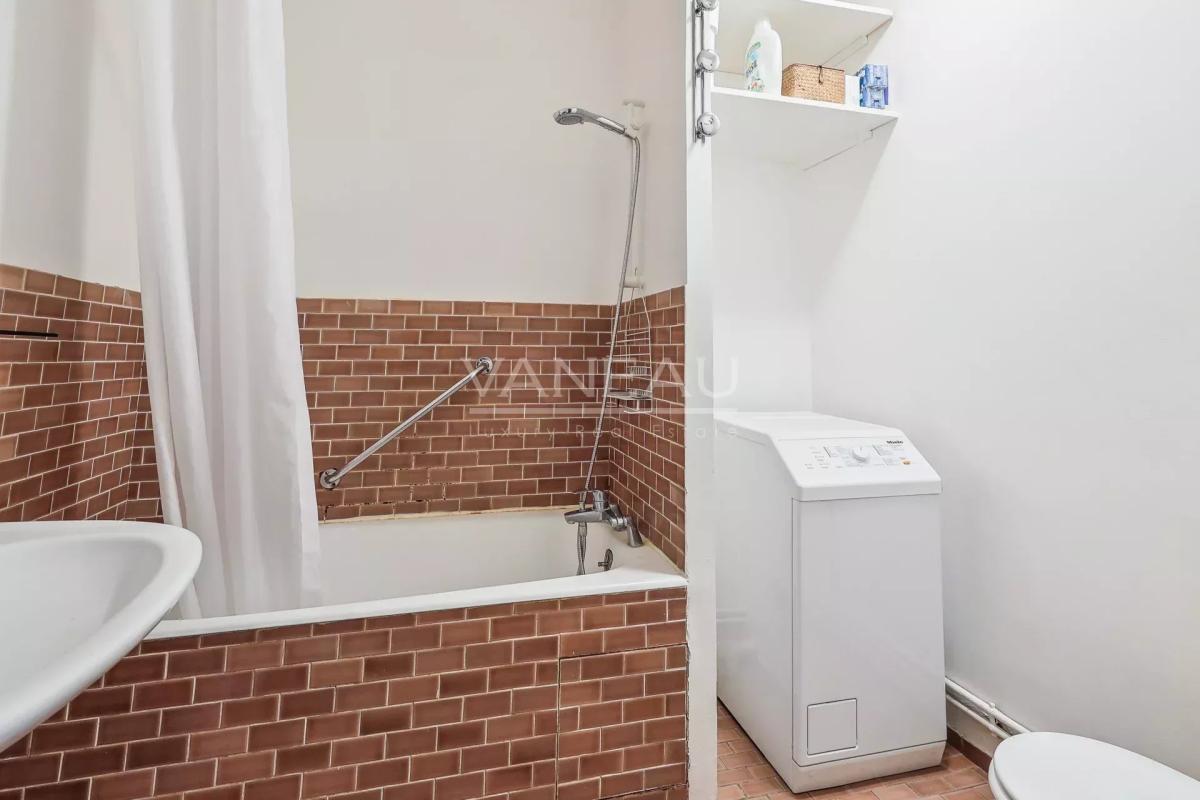 Grand studio 38 m2 avec balconnet sur jardin