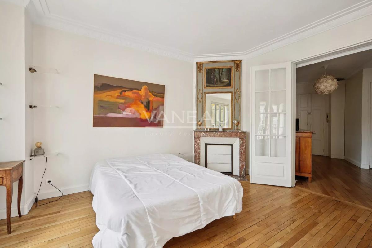 En étage avec ascenseur, vue dégagée et soleil