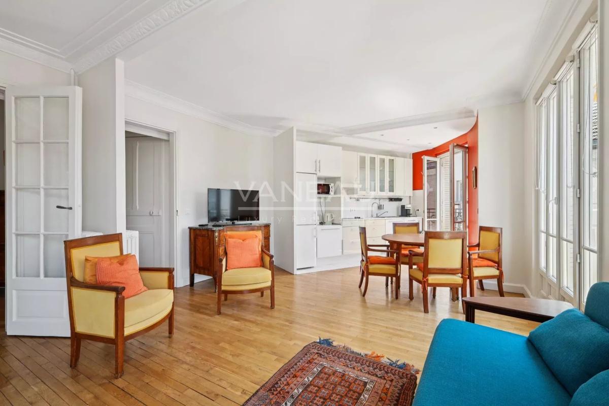 En étage avec ascenseur, vue dégagée et soleil