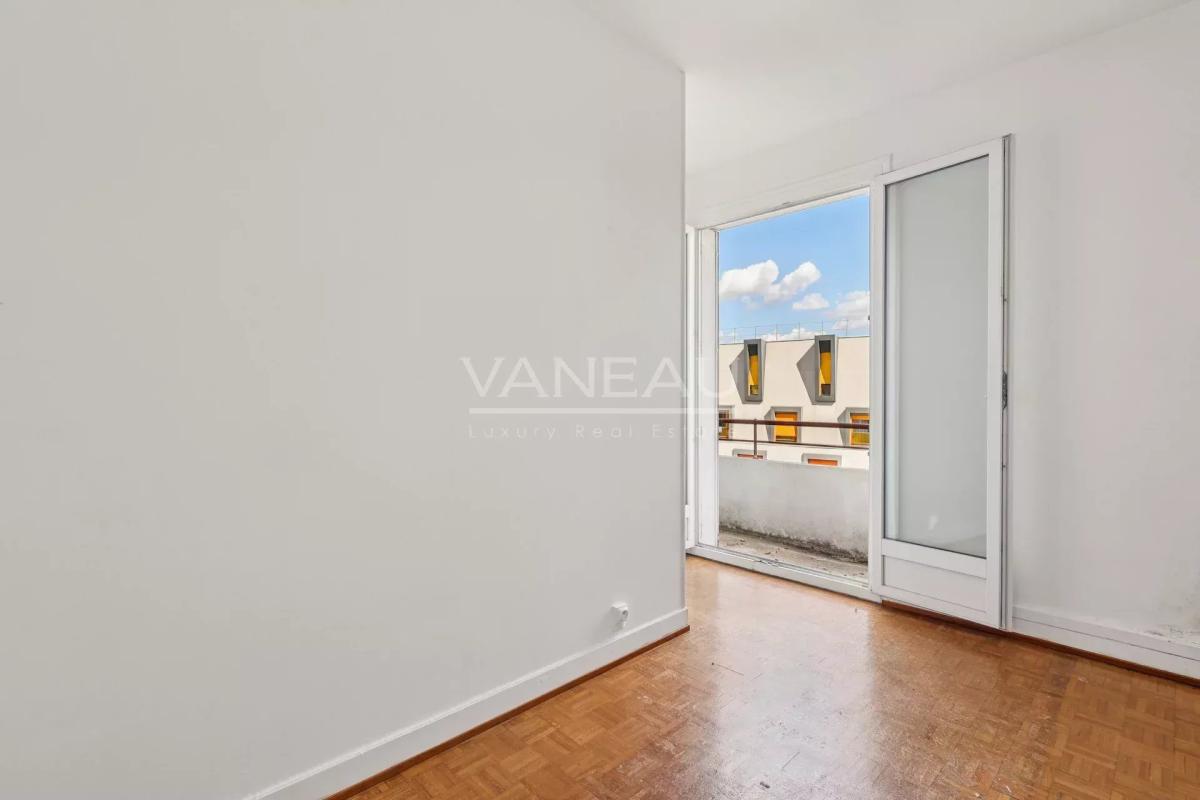 Dernier étage avec balcon et vue dégagée