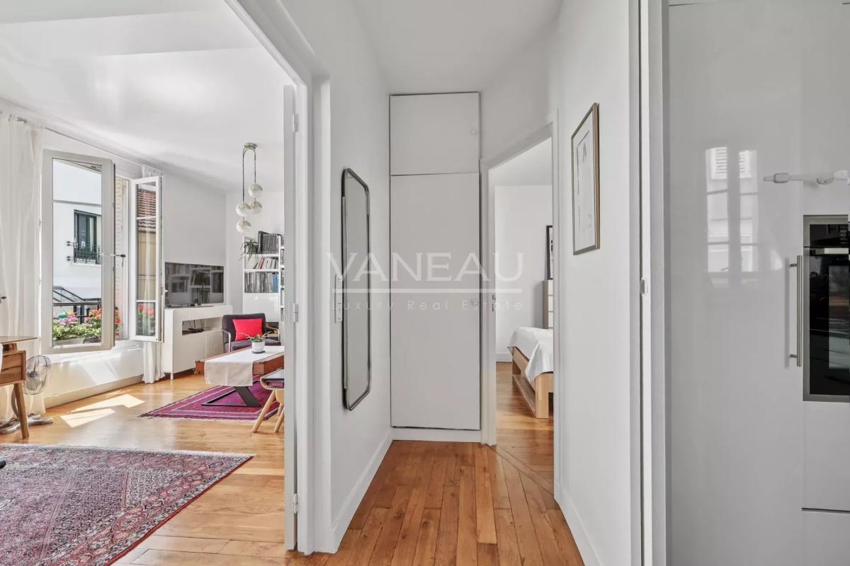 Bel ancien exposé sud avec parking