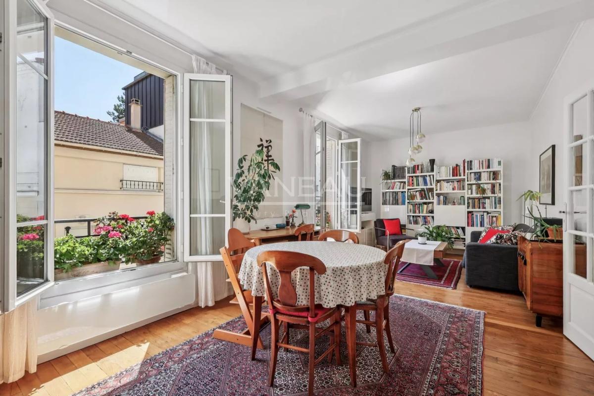 Bel ancien exposé sud avec parking