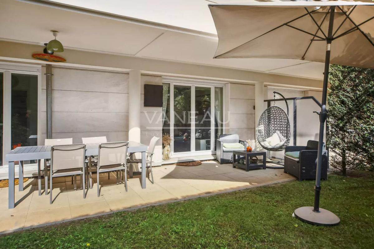 ISSY LES MOULINEAUX - EN ETAGE AVEC JARDIN, TERRASSE ET PARKING