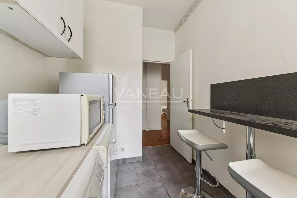 Métro Commerce - Deux pièces