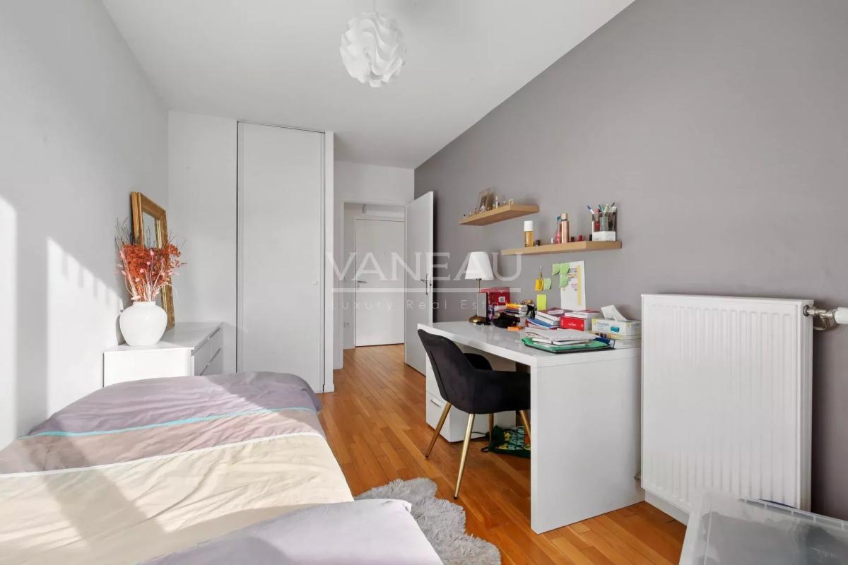 BOULOGNE - DERNIER ETAGE - BALCON / TERRASSE