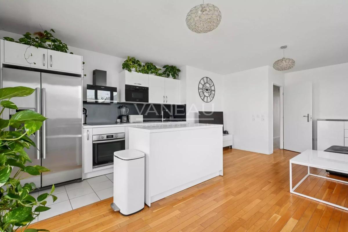 BOULOGNE - DERNIER ETAGE - BALCON / TERRASSE