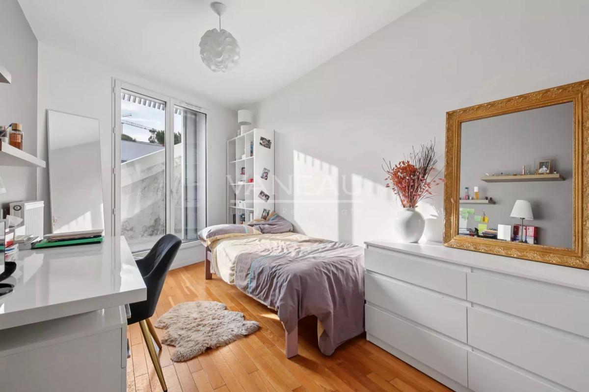 BOULOGNE - DERNIER ETAGE - BALCON / TERRASSE