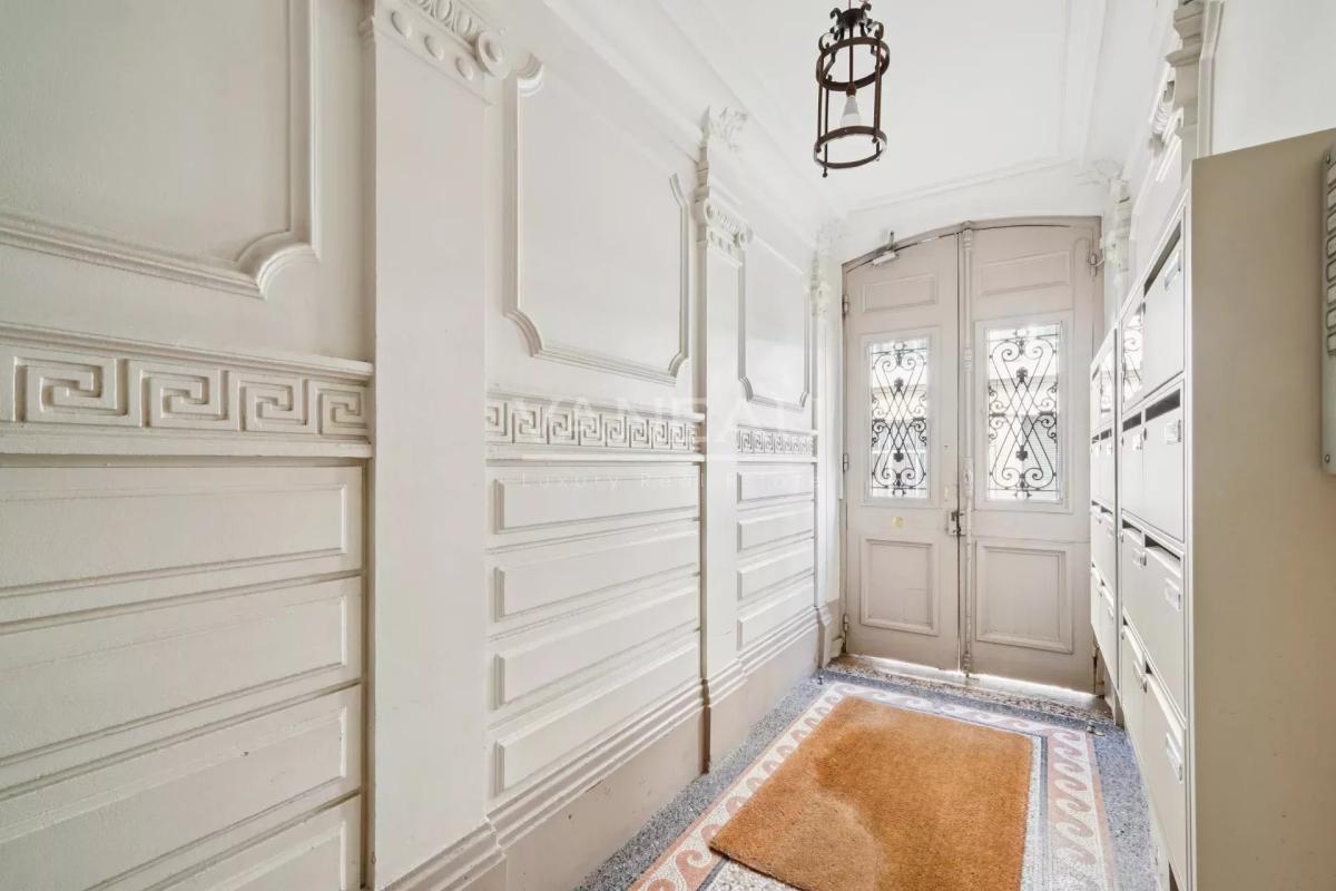 Paris VIe - Proche Bon Marché