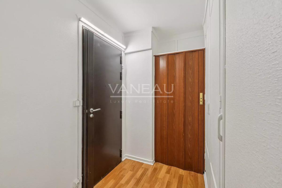 Paris XVIe - Passy - Boulainvilliers - Studio baigné de lumière.