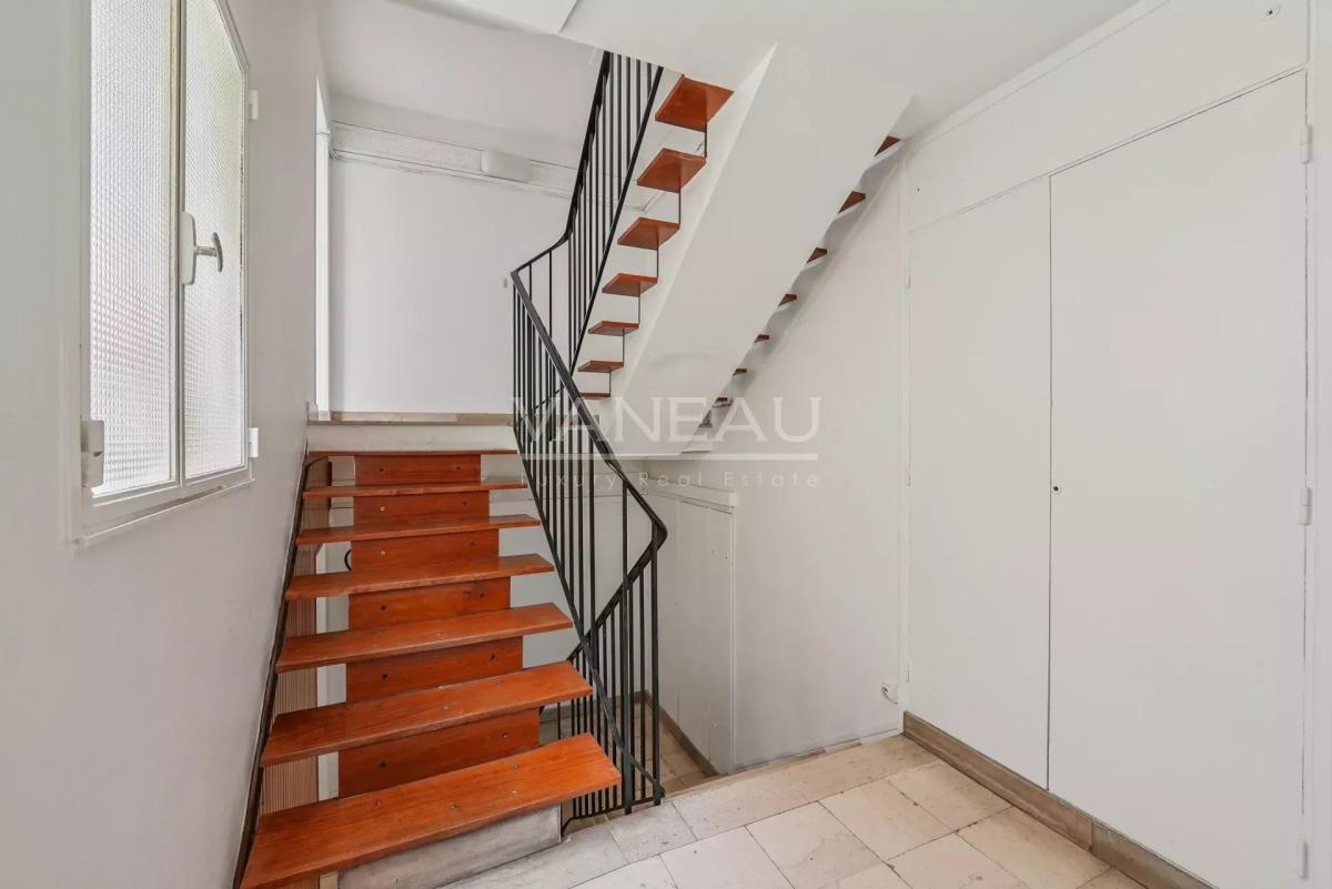 Paris XVIe - Passy - Boulainvilliers - Studio baigné de lumière.