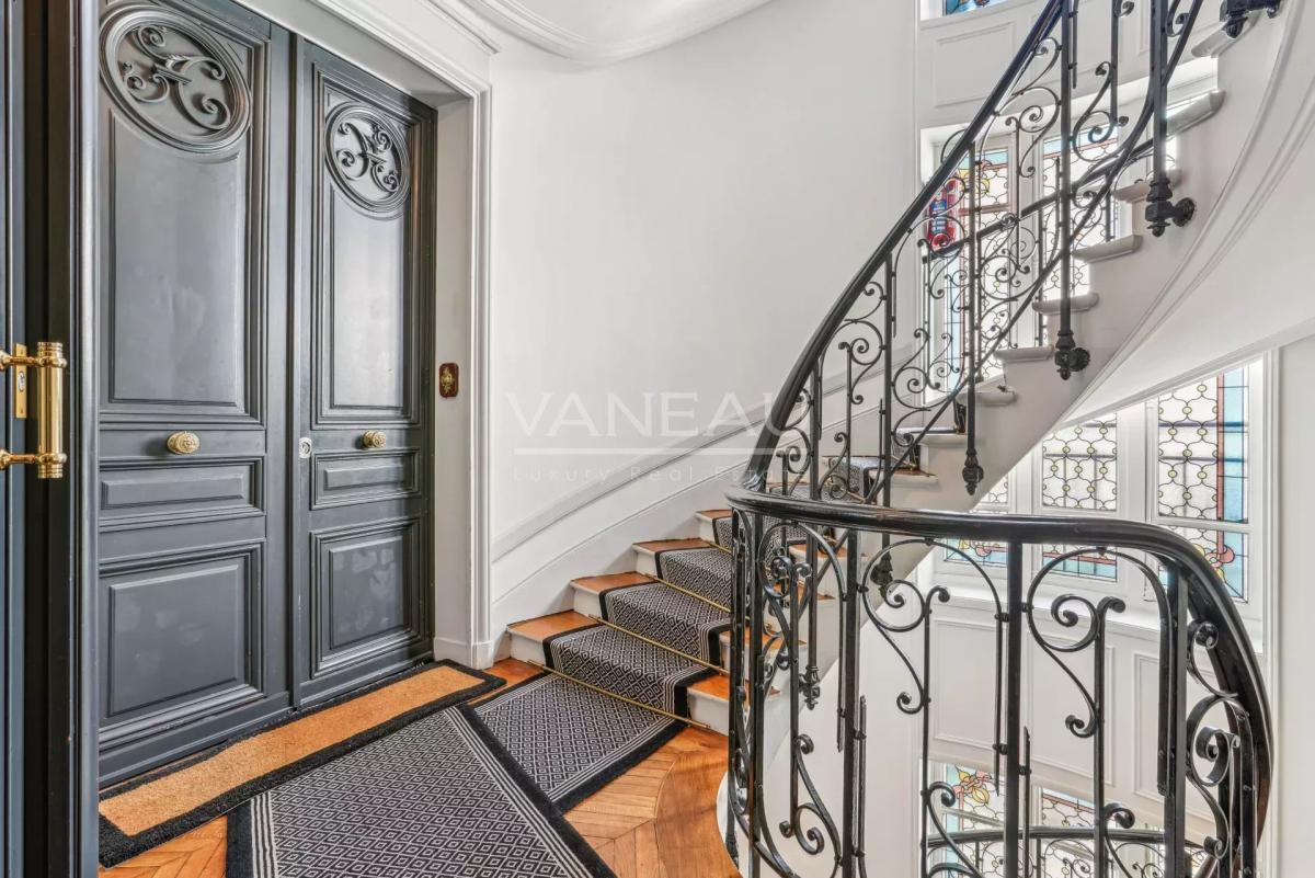 Paris XVIIe - Courcelles / Ternes - Appartement familial de 150m