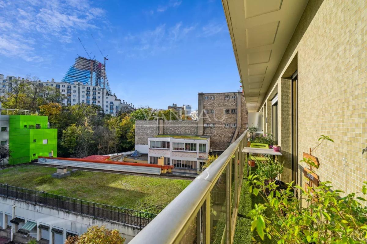 PARIS XVe - Lourmel / Convention - Appartement avec balcon et vu