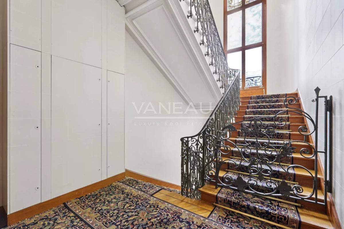 PARIS XVIe - Victor Hugo - Bel appartement dernier étage, vue To