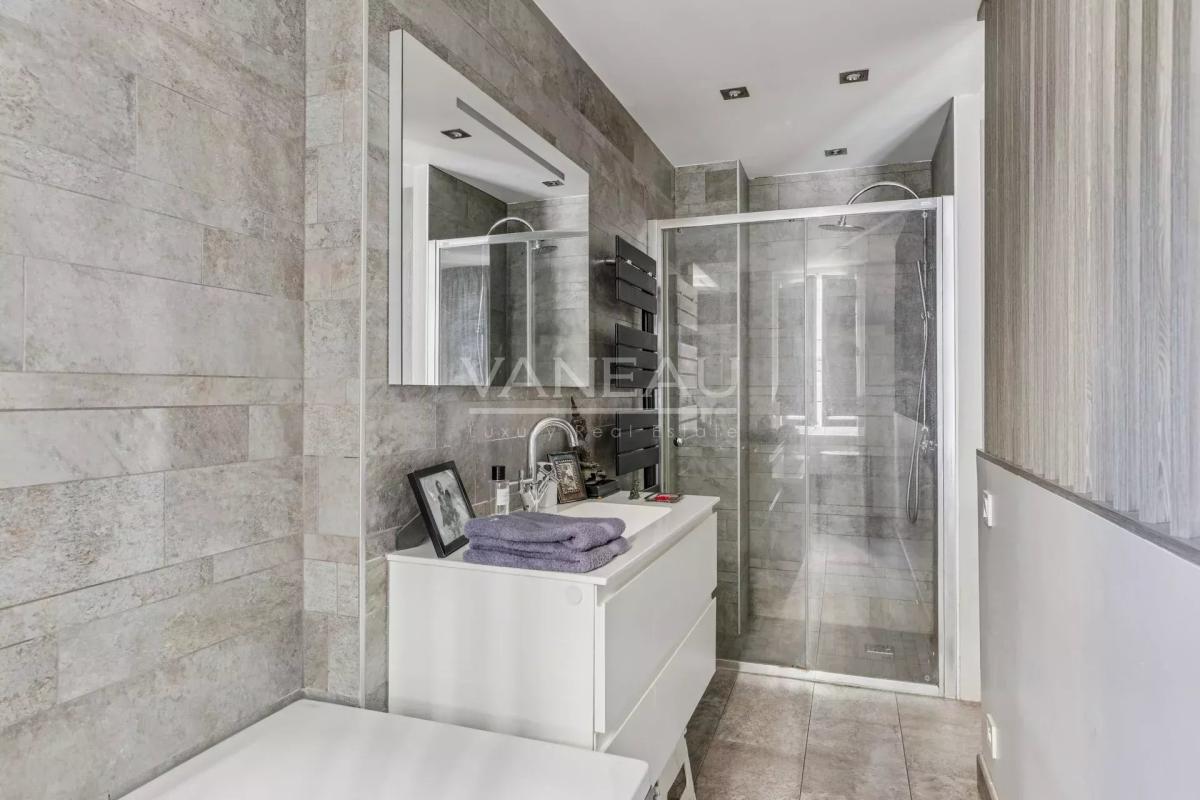 Paris XVI -  Boileau - Claude Lorrain -  Appartement deux chambr