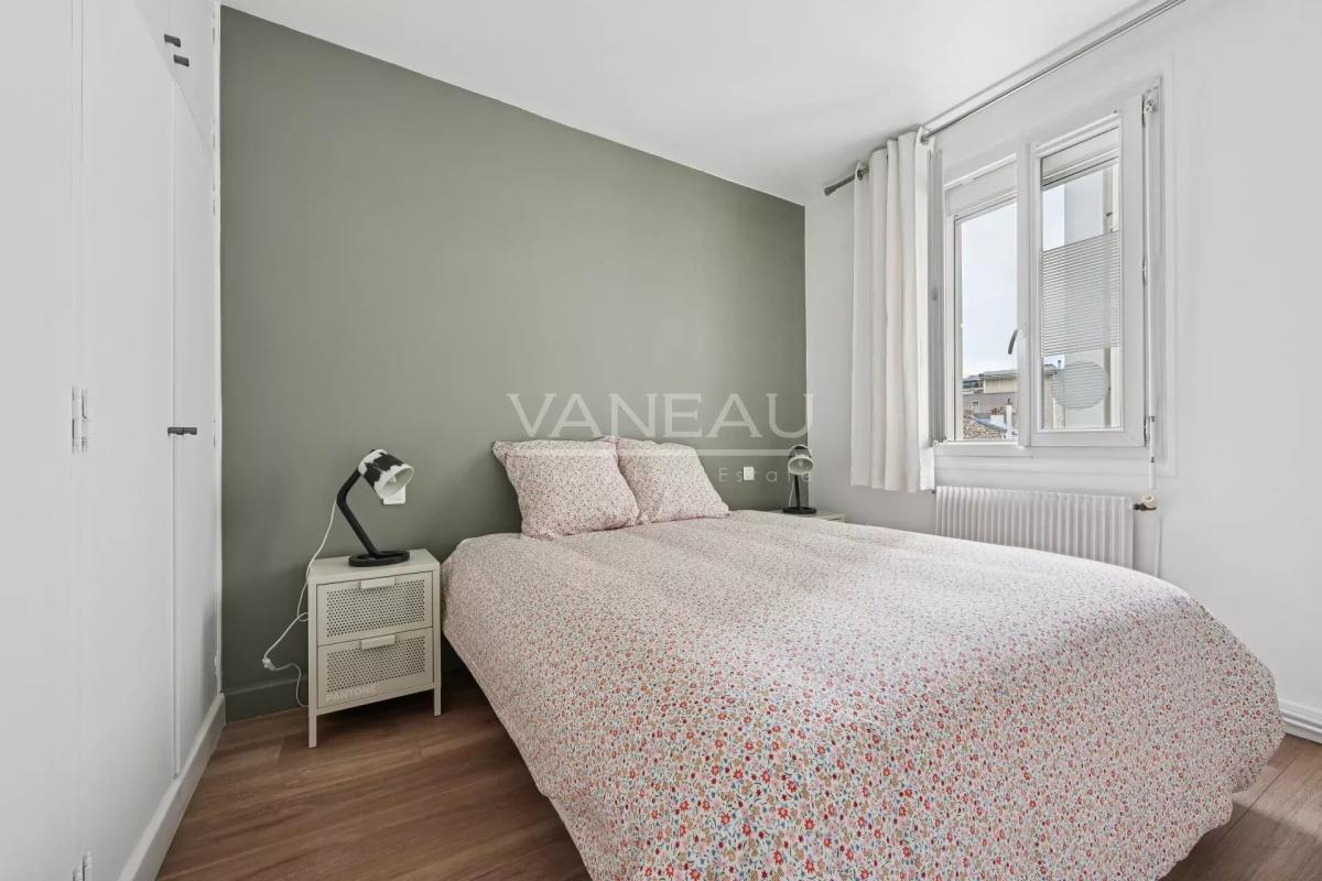 PARIS XVIe - Charmant deux pièces clés en main.