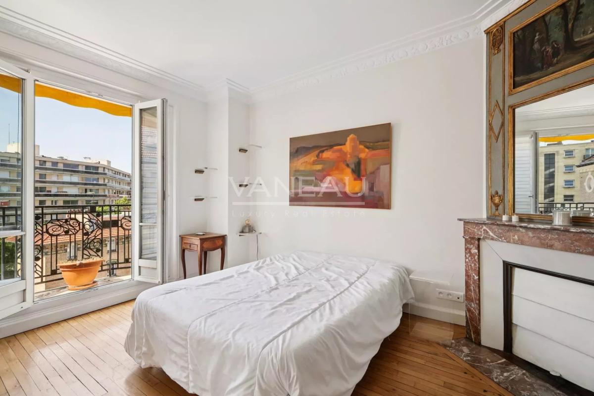 En étage avec ascenseur, vue dégagée et soleil