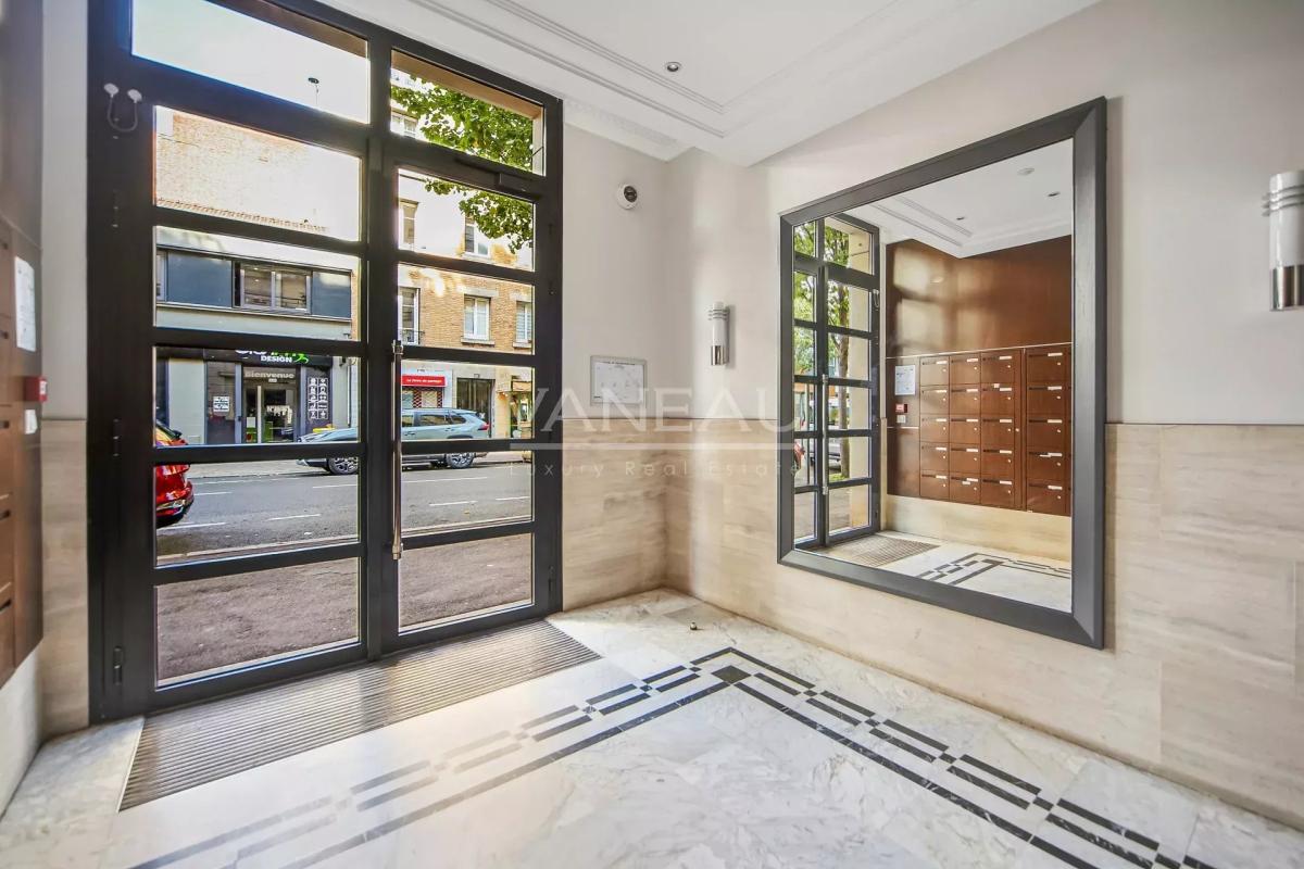 ISSY LES MOULINEAUX - 2 PIECES DE CHARME AVEC JARDIN