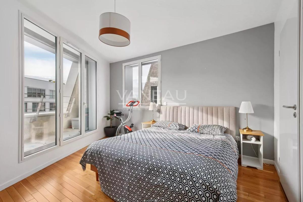 BOULOGNE - DERNIER ETAGE - BALCON / TERRASSE