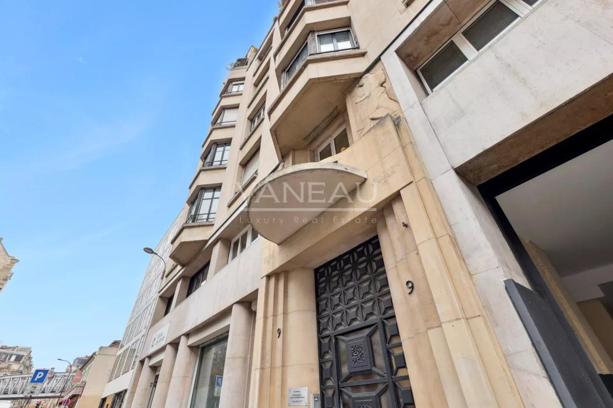 PARIS XVe : Cambronne / Champs de Mars - Appartement 2 /3 pièces